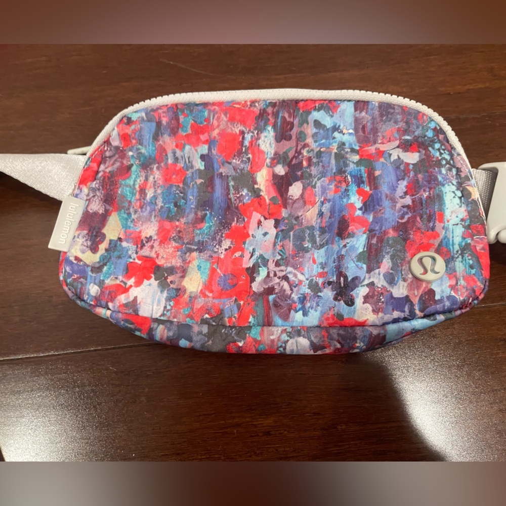 guc Lululemon White Mesh Interior Pouch belt bag fanny pack